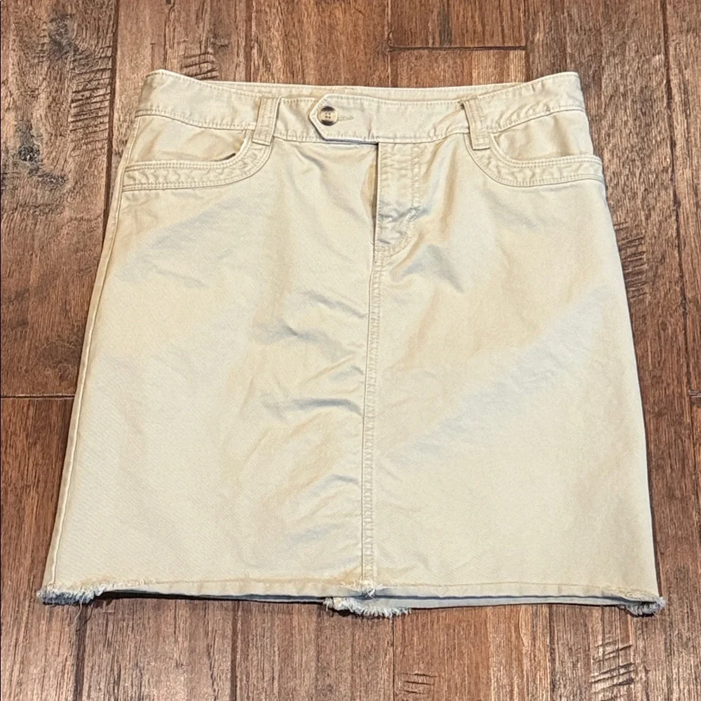 Size 6 Old Navy Beige Mini Skirt - Good Conditon